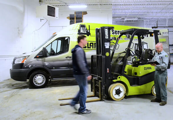 Maintenance clark forklift 06